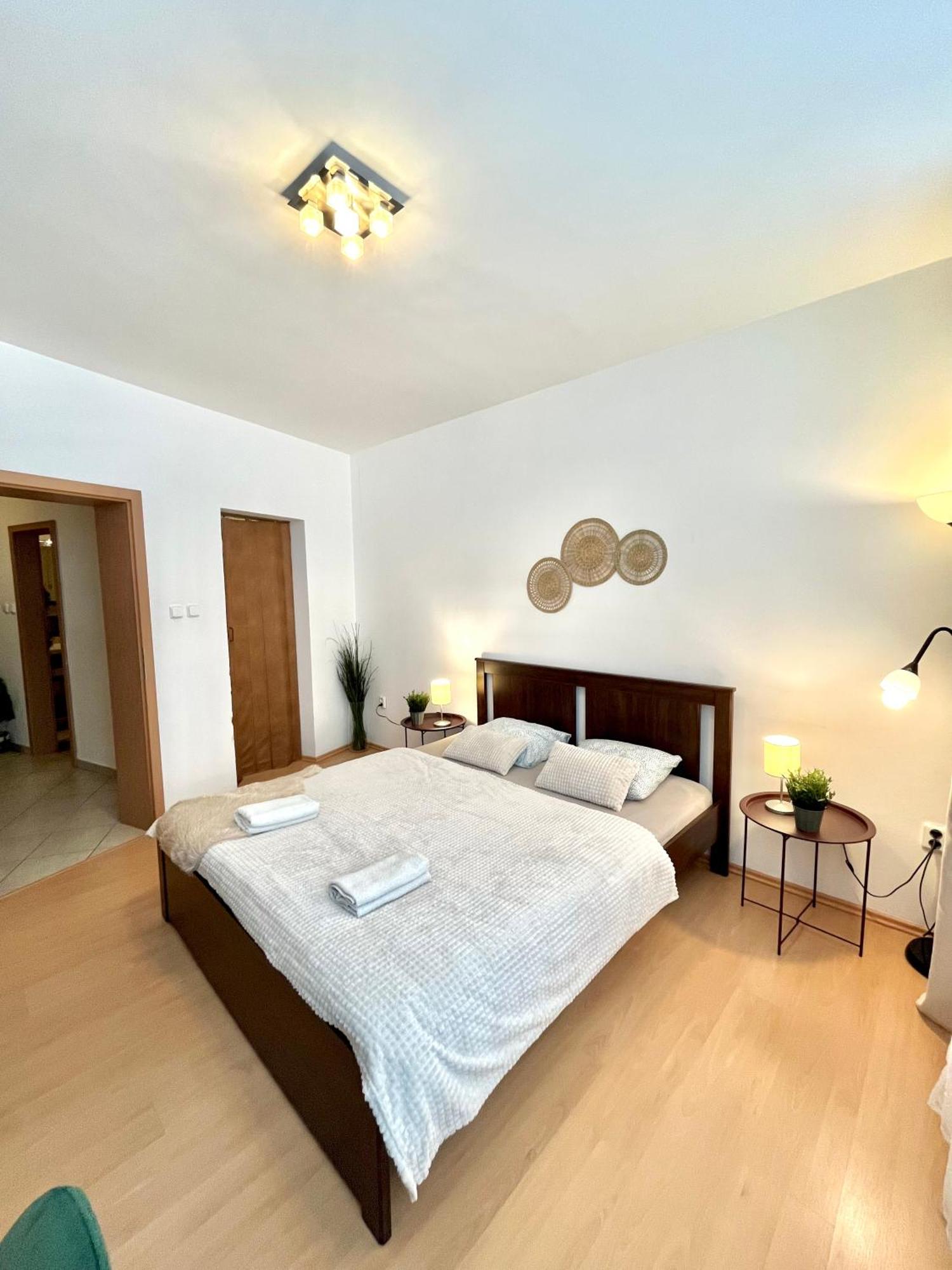 Apartment Tina - Old Town, Free Private Parking Pressburg Exterior foto